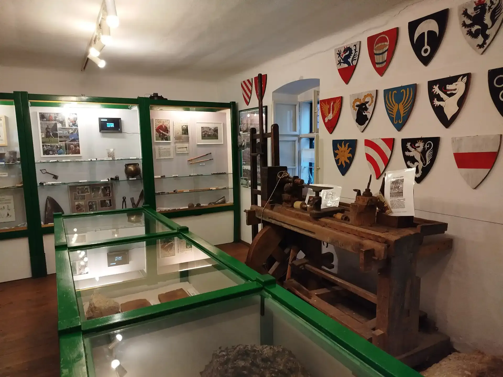 Einblick in die Schauräume des Schneeberg-Museums 6